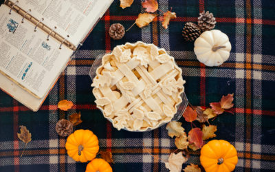 A Decorative Fall-Themed Pie