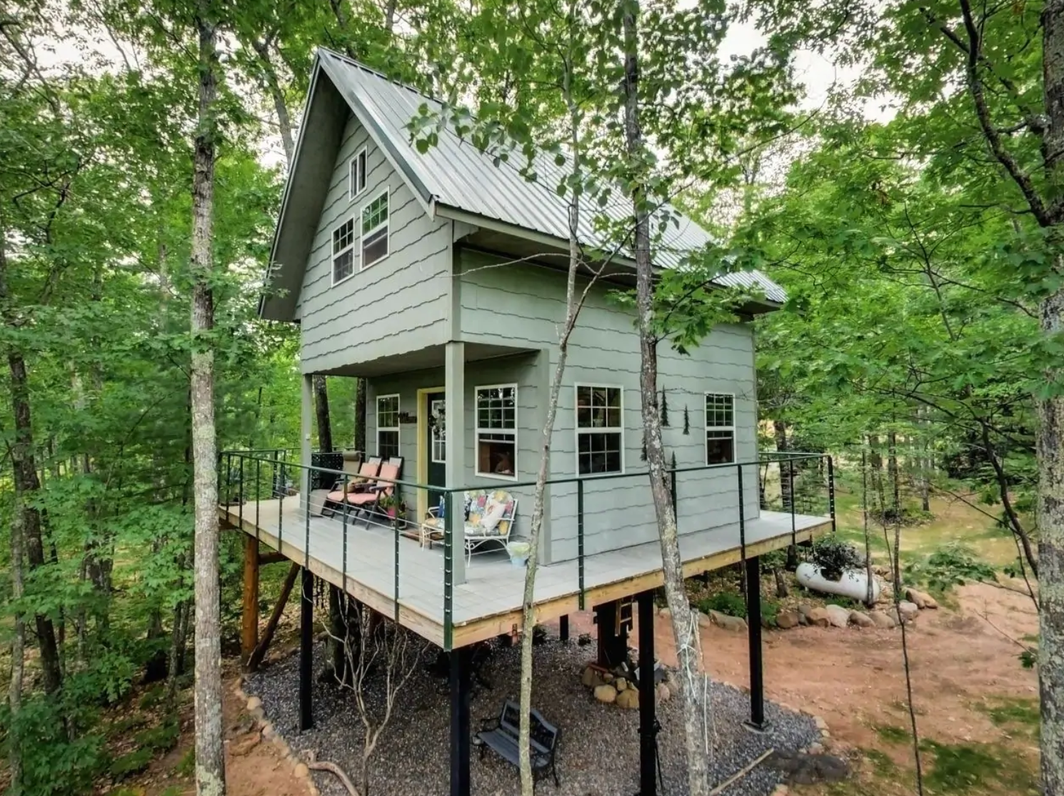 Vandfald Cottage - A Player Home ---IT HAS A TREEHOUSE